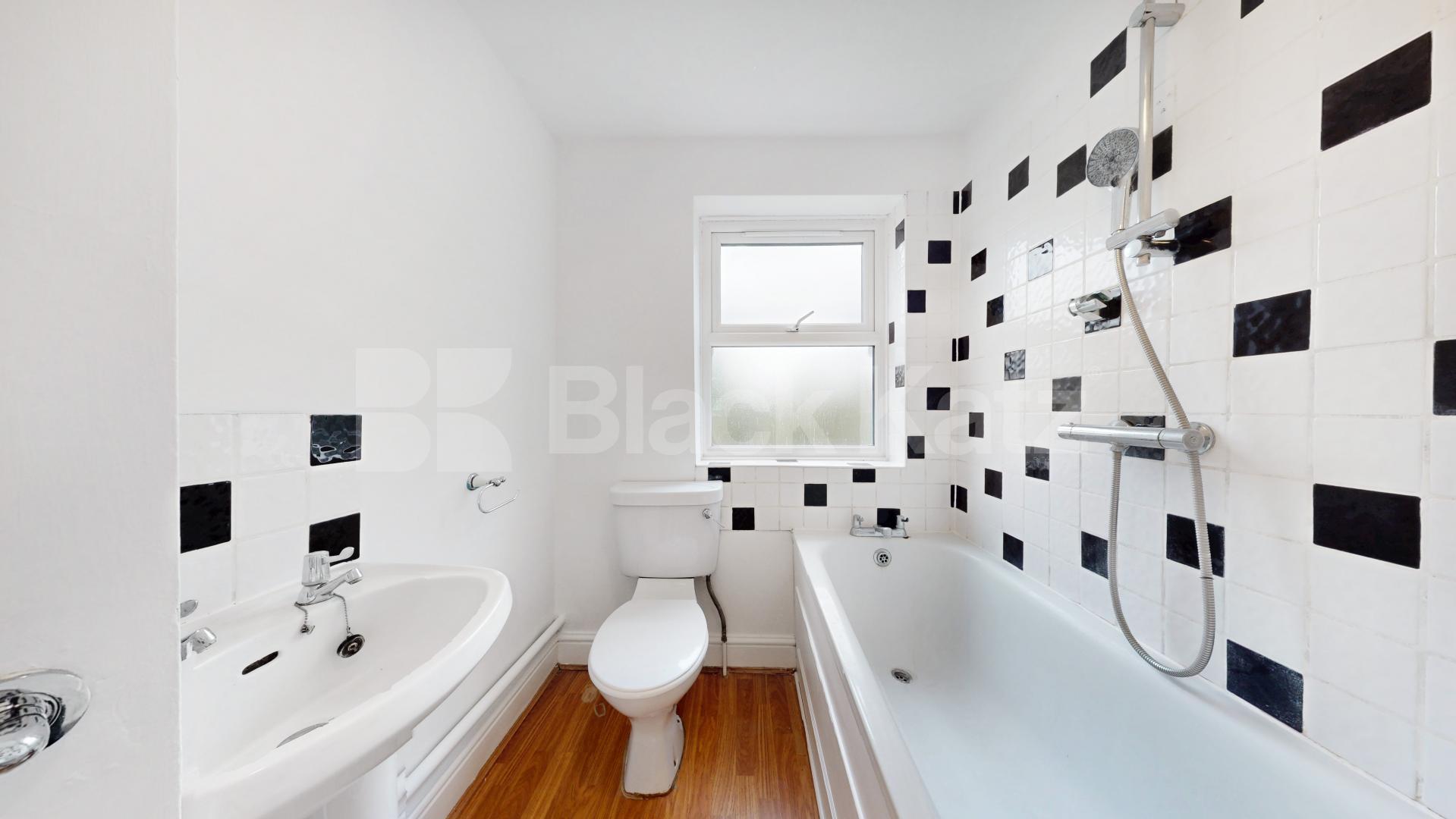 Two Bedroom First Floor Flat in Character Conversion, New Barnet Bulwer Road, New Barnet